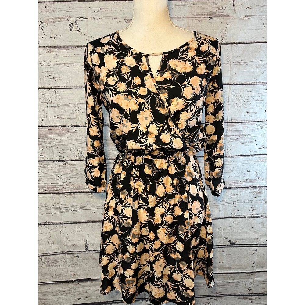 LUSH Dress Crossover Bust w Cutout Neckline 3/4 Sleeves Floral Print-Small